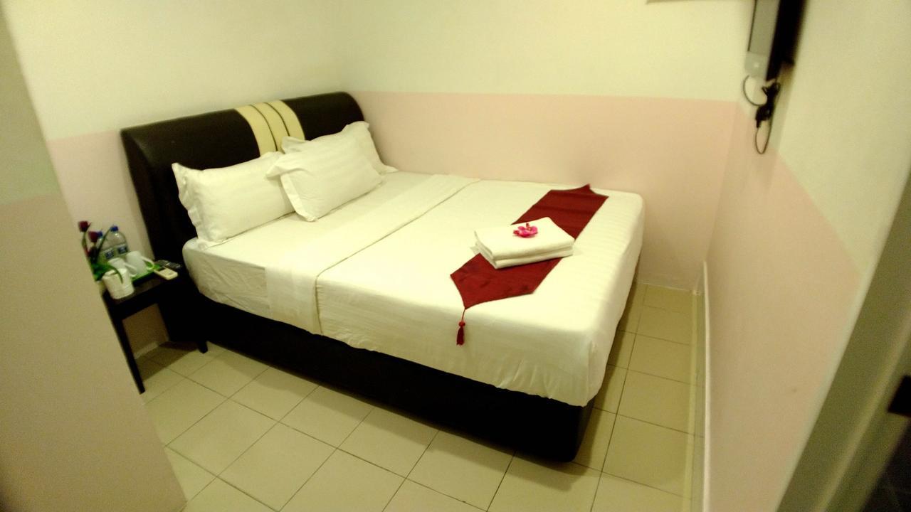 Apple 1 Hotel Budget Gelugor Exterior foto